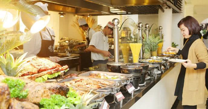 Tránh Xa 4 Cách Ăn Buffet Biến Bạn Thành Kẻ Bất Lịch Sự